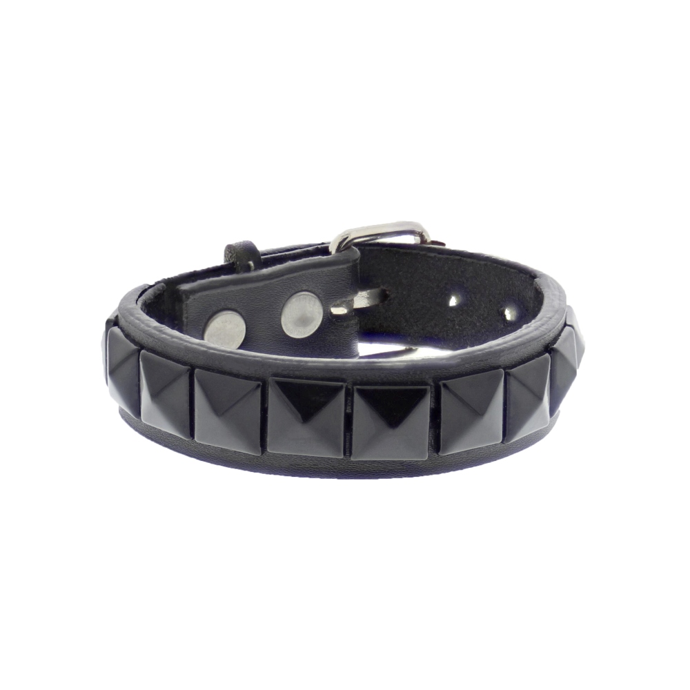 Zac's Alter Ego - 1Row Pyramid Studded With Buckle Armband - Zwart
